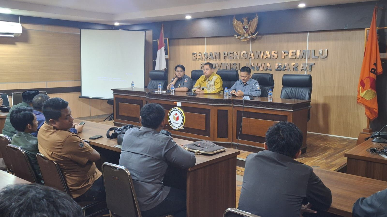 Bawaslu Kabupaten Bandung Ikuti Rapat Koordinasi Persiapan Laporan Penanganan Pelanggaran ke Bawaslu RI dan Validasi Data Penanganan Pelanggaran Pemilihan 2024