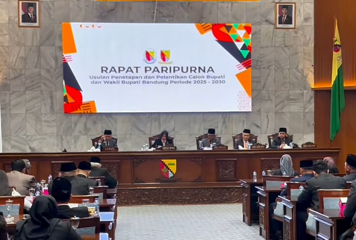 Rapat Paripurna Agenda Usulan Penetapan dan Pelantikan Calon Bupati dan Wakil Bupati Bandung Periode 2025-2030 di DPRD Kabupaten Bandung