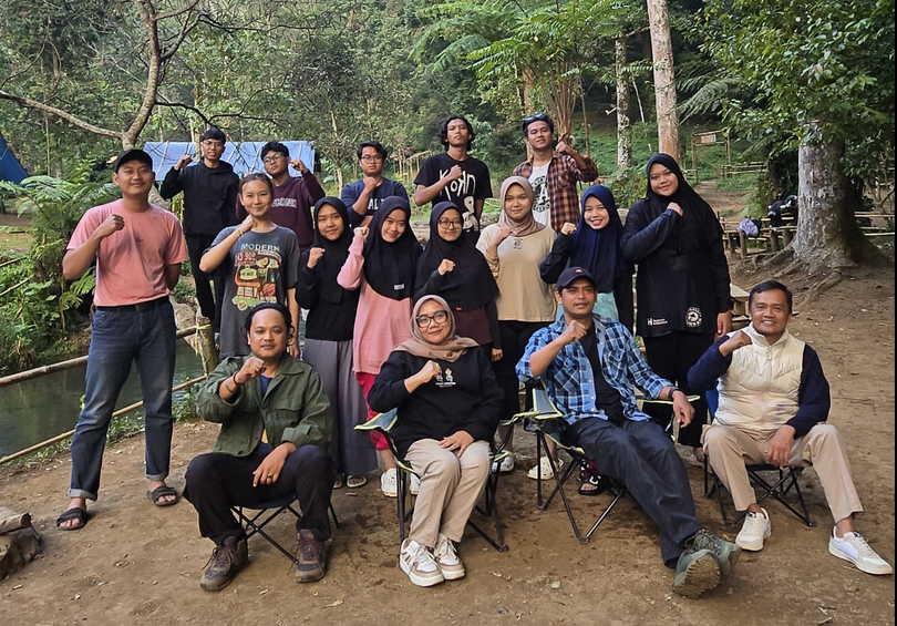 Bawaslu Kabupaten Bandung Gelar Sosialisasi Pengawasan Partisipatif di Gunung Kareumbi Cicalengka