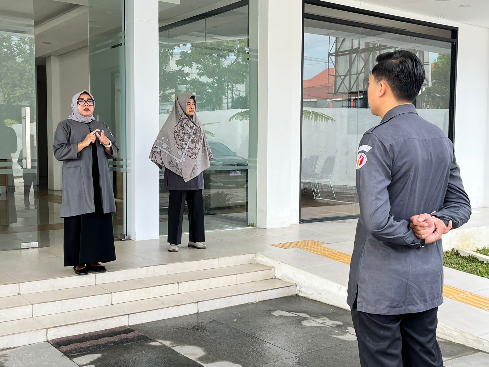 Anggota Bawaslu Kabupaten Bandung Berikan Arahan Internal dan Eksternal Kelembagaan Pada Apel Senin Pagi