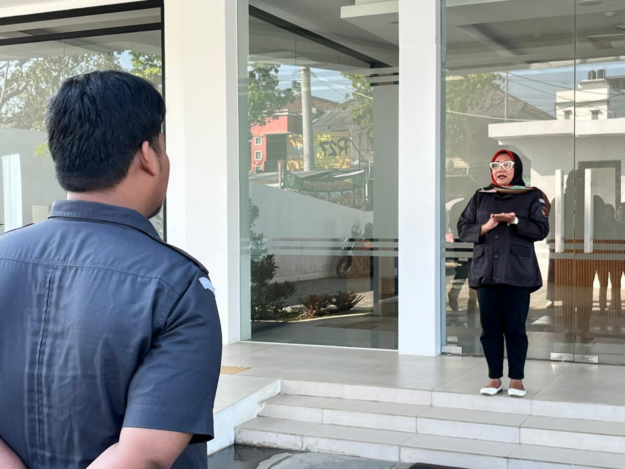 Apel Pagi Rutin Senin, Anggota Bawaslu Kabupaten Bandung Tekankan Pentingnya Kedisiplinan Pegawai