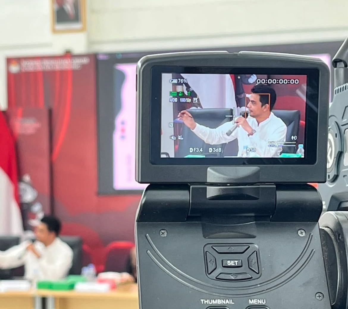 Ketua Bawaslu Kabupaten Bandung berikan paparan pada FGD Penataan Daerah Pemilihan yang diselenggarakan KPU Kabupaten Bandung