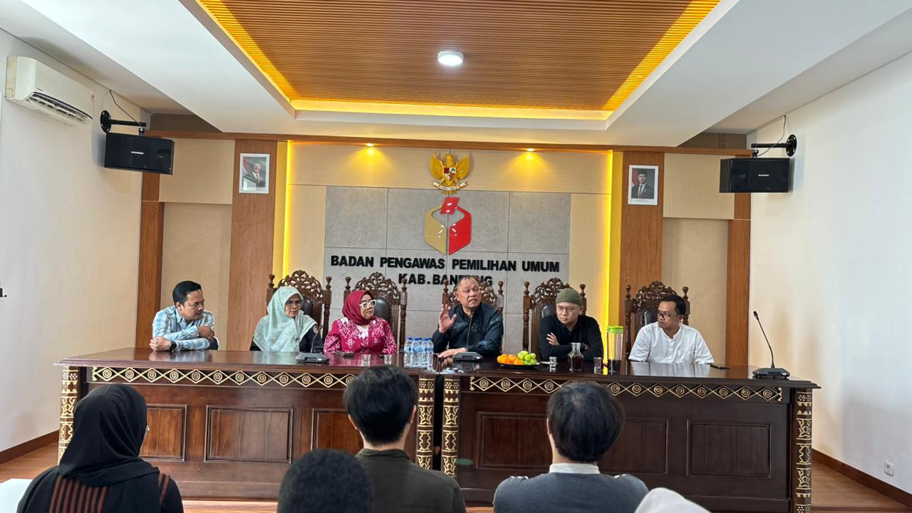 Bawaslu Kabupaten Bandung Terima Kunjungan Kerja Anggota Bawaslu RI Totok, S.H. dalam Rangka Penguatan Demokrasi