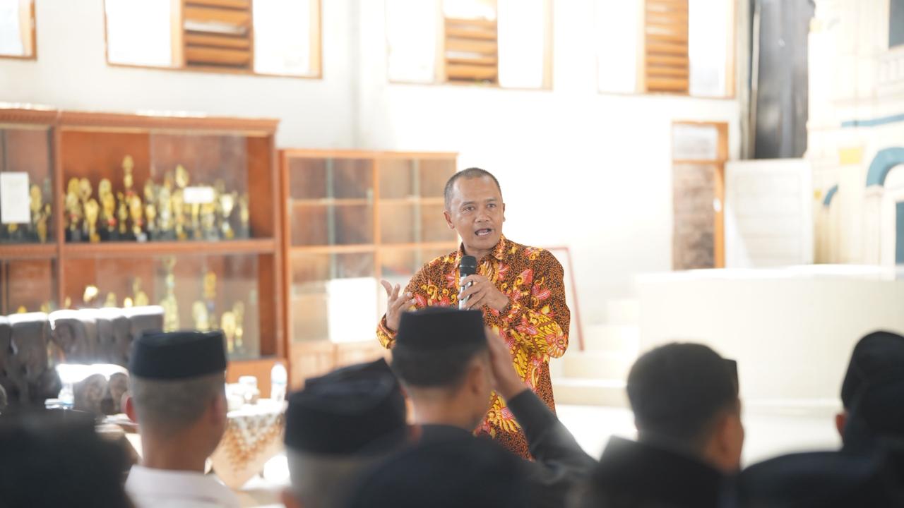 Bawaslu Kabupaten Bandung menjadi narasumber dalam kegiatan Sosialisasi dan Pendidikan Pemilih Segmen Pemilih Pemula di Pondok Pesantren Al-Basyariyah 