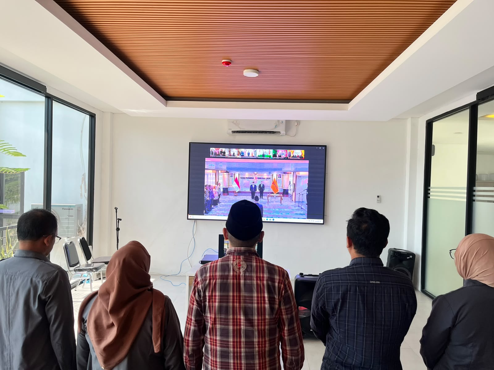 Ketua Bawaslu RI Resmi Lantik Anggota PAW Bawaslu Kabupaten Bandung