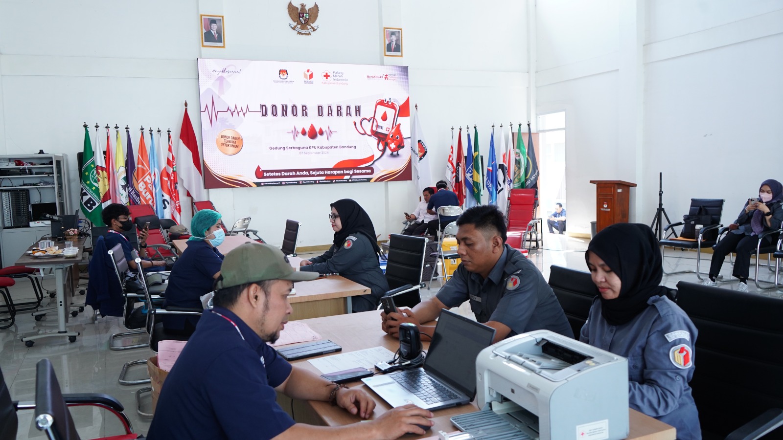 Bawaslu dan KPU Kabupaten Bandung Kolaborasi Donor Darah, Wujud Kepedulian untuk Sesama