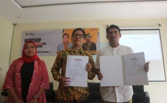 Anggota Bawaslu Kabupaten Bandung beserta Dekan FISIP UNIBA