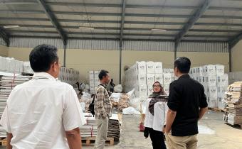 BAWASLU KABUPATEN BANDUNG LAKUKAN PENGAWASAN PENGOSONGAN LOGISTIK PEMILIHAN SERENTAK TAHUN 2024